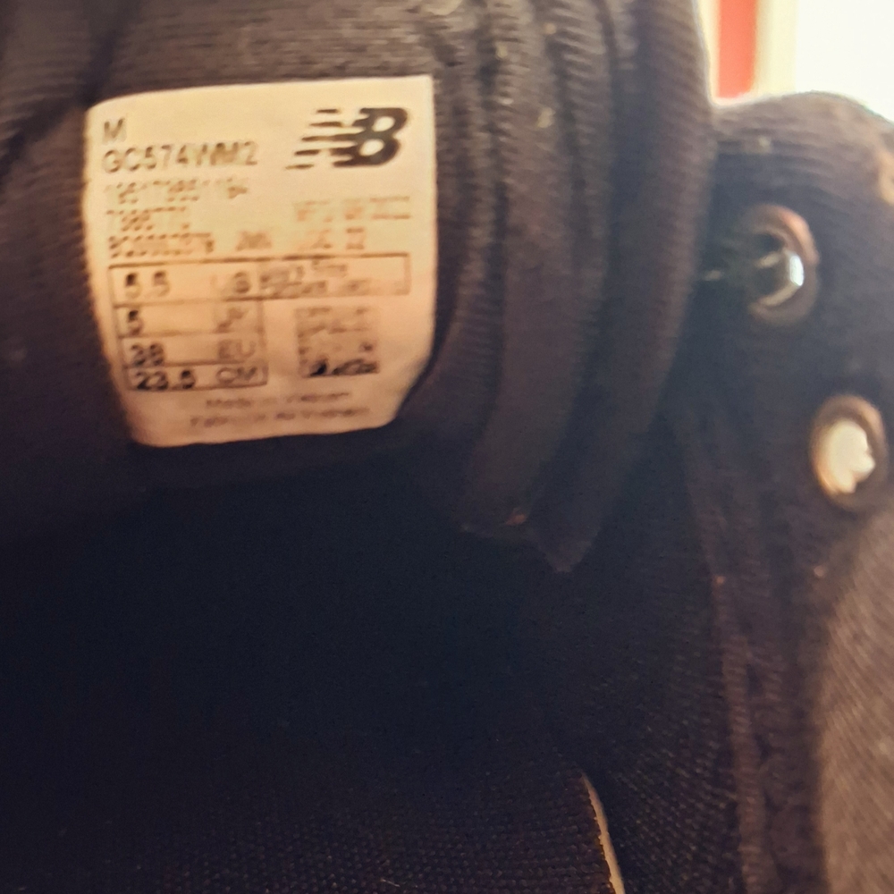 Boy's Black New Balance Sneakers - Picture 4 of 6